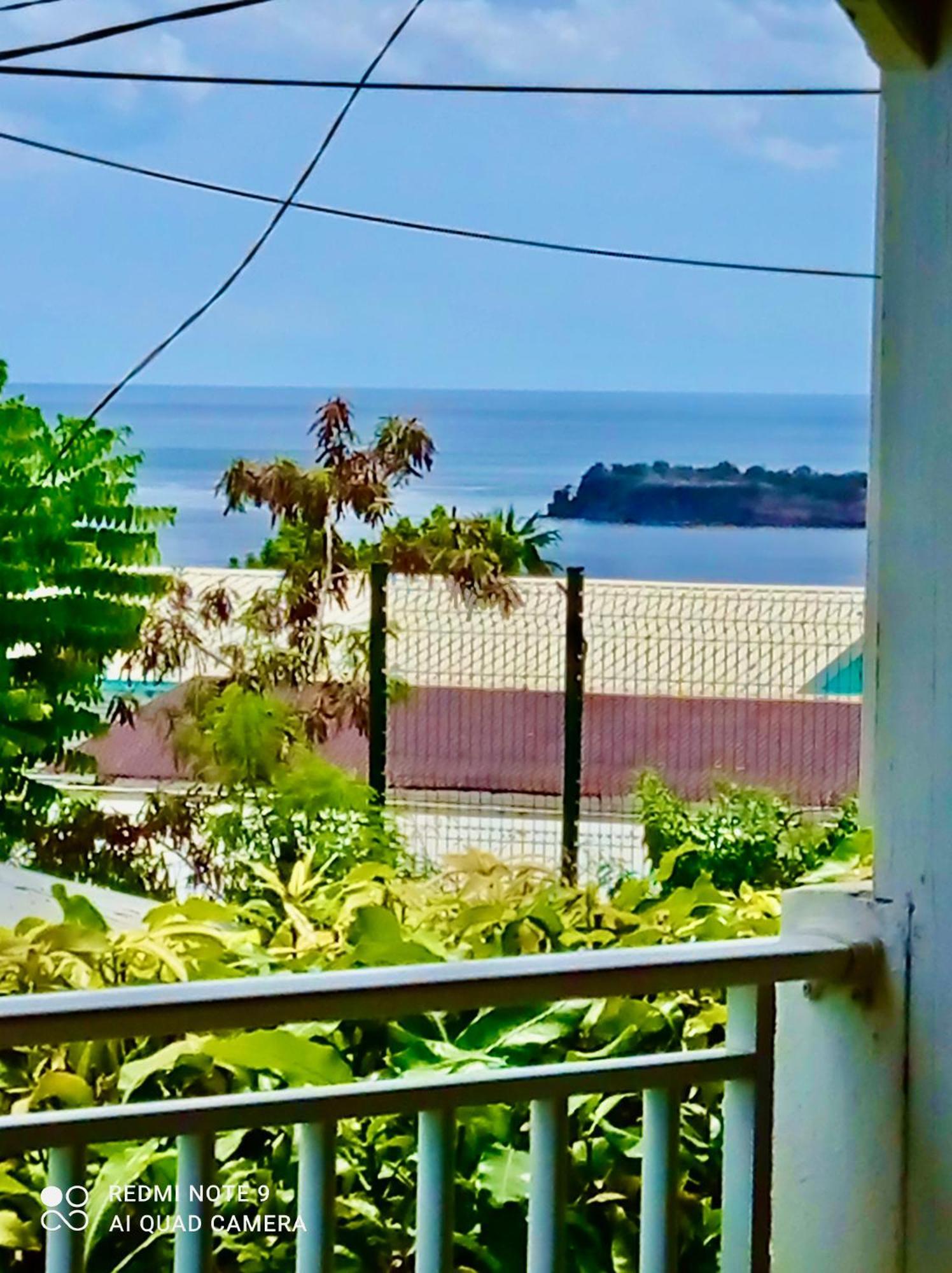 Chez Ninette Pres Des Sources Chaudes Villa Bouillante Exterior photo