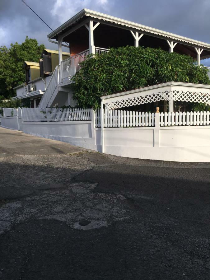 Chez Ninette Pres Des Sources Chaudes Villa Bouillante Exterior photo